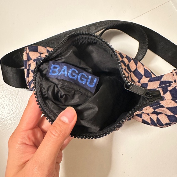Baggu Trippy Mini Crescent - Picture 2 of 3